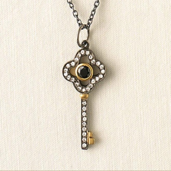 Stella & Dot Clover Key Necklace - Picture 2 of 4
